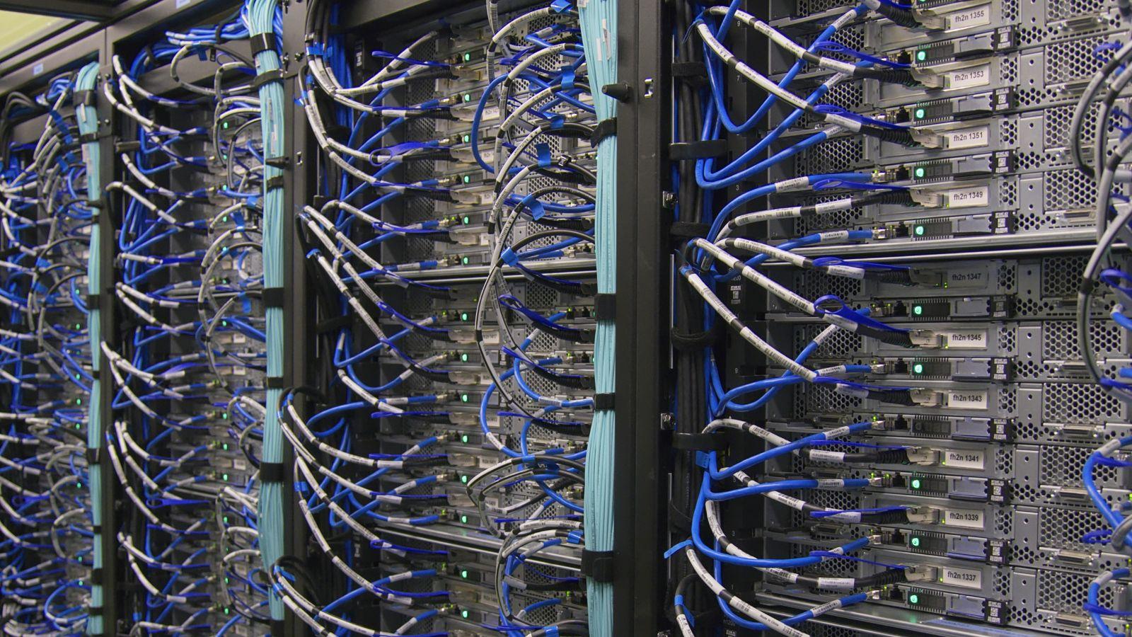 Menomonie Residents, Mayor Meet to Plan Data Center Opposition